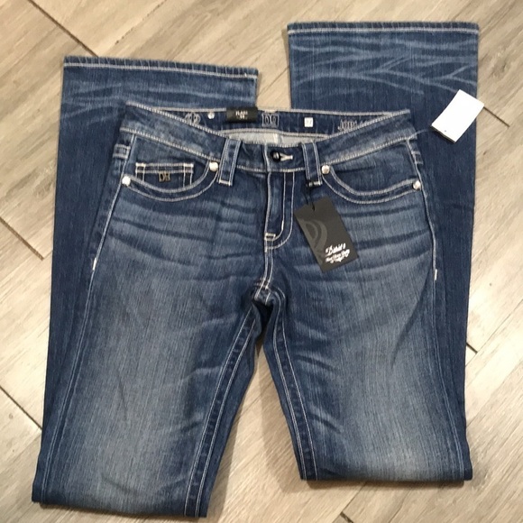 District 9 NWT Medium Wash Joplin Flare Jeans size 27 Long - Picture 6 of 9